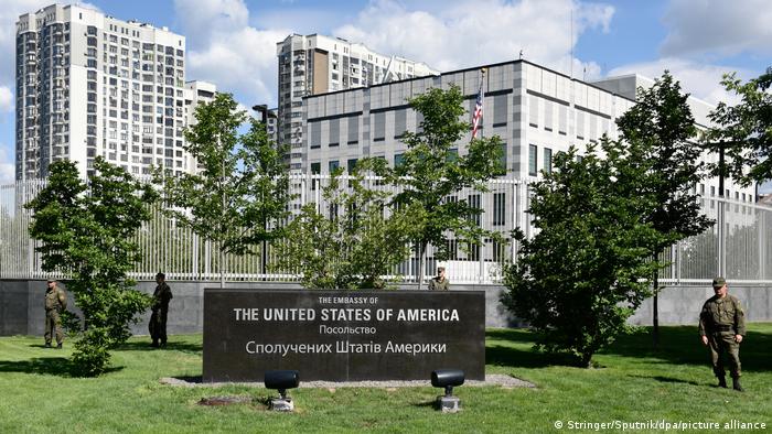 EEUU ordena salida de su personal diplomático de Ucrania