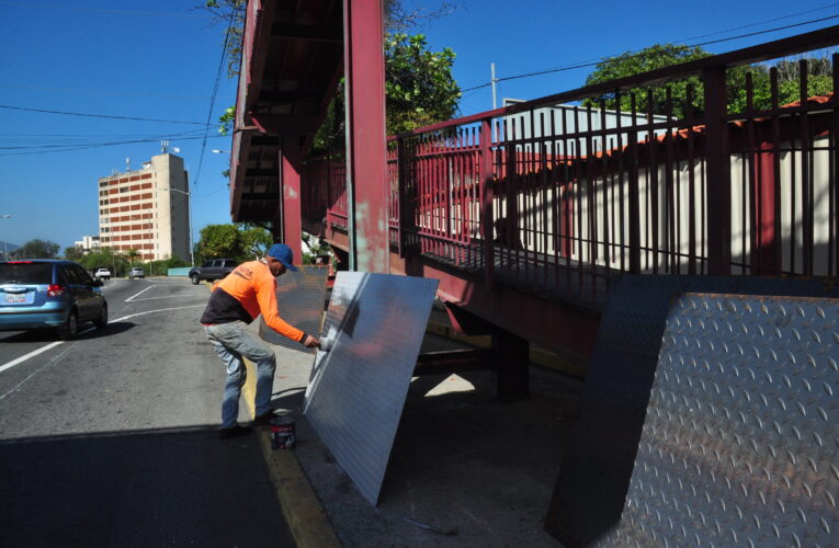 Alcaldía recupera la pasarela del Centro Integral de Macuto