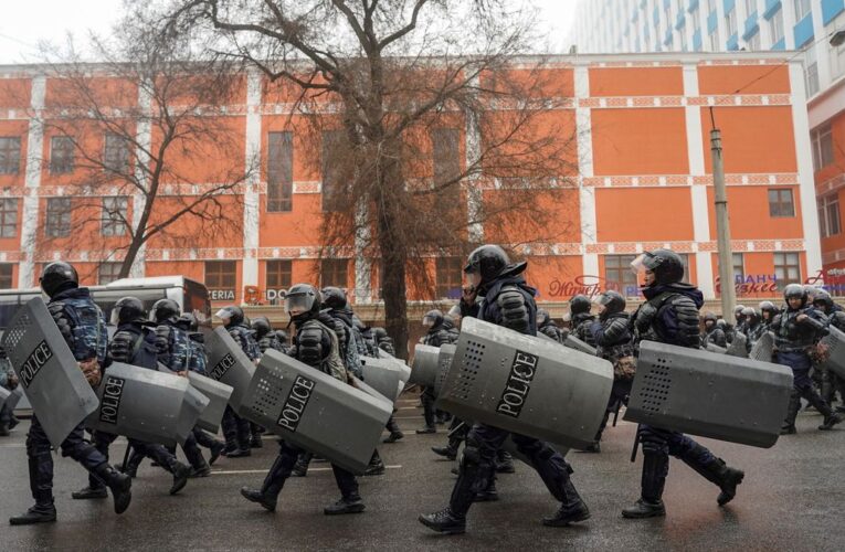 8.000 detenidos por protestas en Kazajistán
