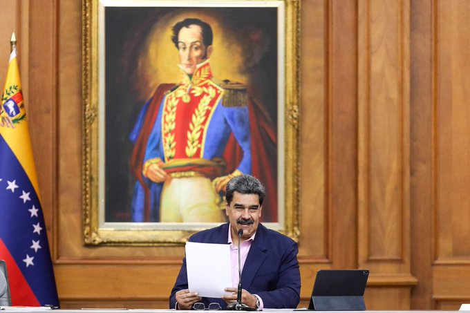 Maduro aumentará los bonos y los incluirá en el salario