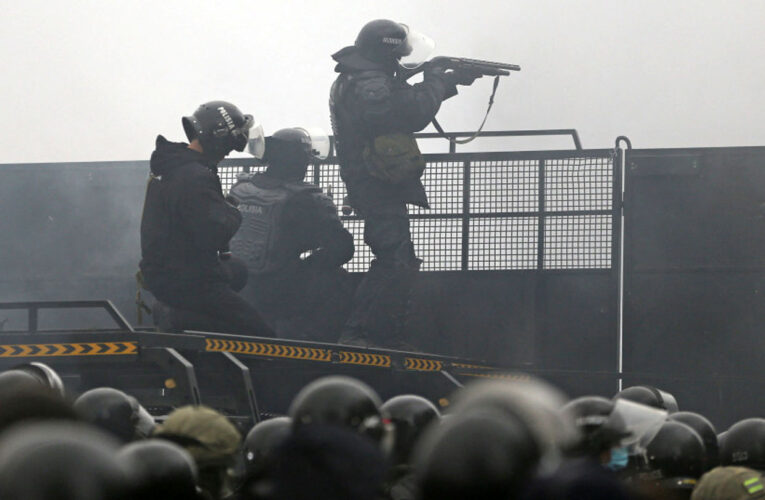 «Disparar a matar» contra manifestantes ordena presidente de Kazajistán