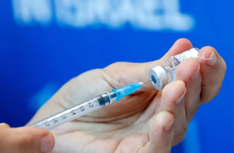 Corte Suprema de EEUU bloquea mandato de vacunación para grandes empresas