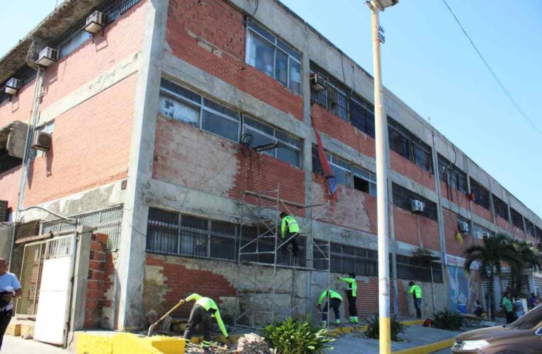 Desde hace 13 años no reparaban la fachada de la Sanidad de La Guaira