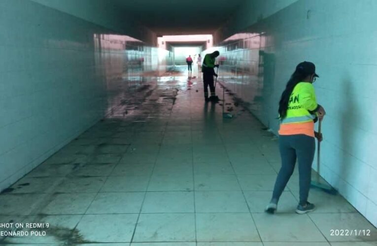 Sanean túnel peatonal de La Guaira