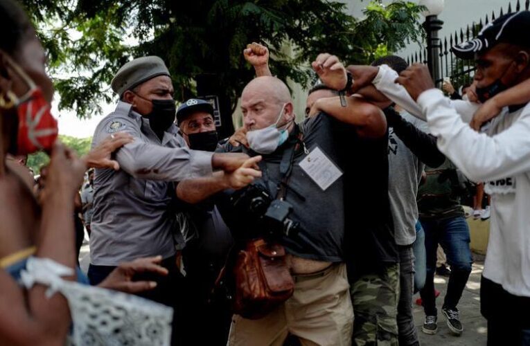 Juzgan a 39 personas por protestar en Cuba