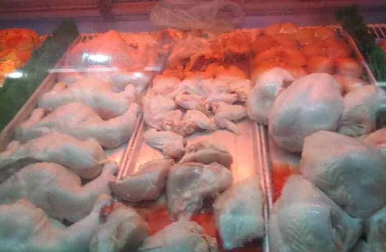El kilo de pollo llegó a 2.5 salarios
