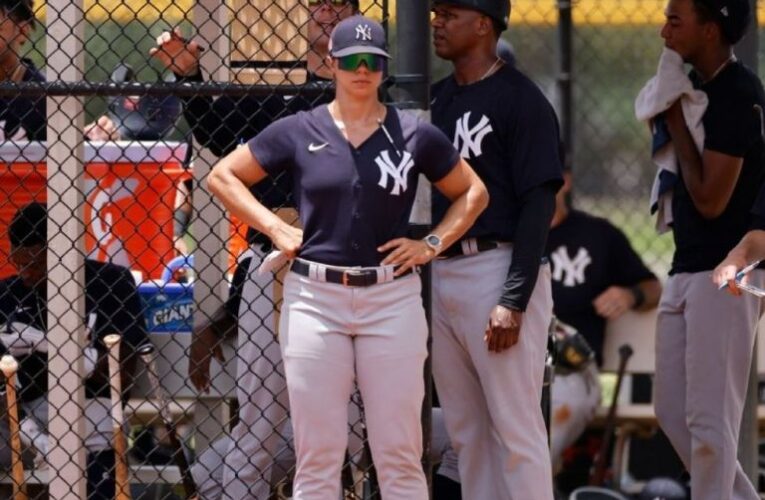 Yankees activan primera mujer manager
