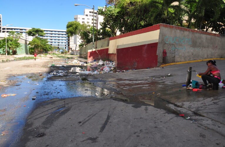 Sin solución desbordamiento de aguas residuales en Caribe