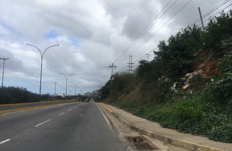 V-Strom impactó contra un Hyundai en Barrio Aeropuerto