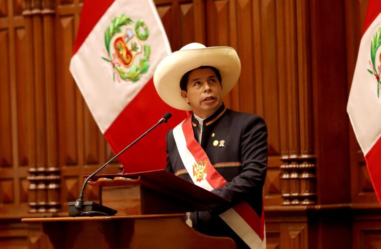 Fiscalía de Perú investigará a Castillo por tráfico de influencias