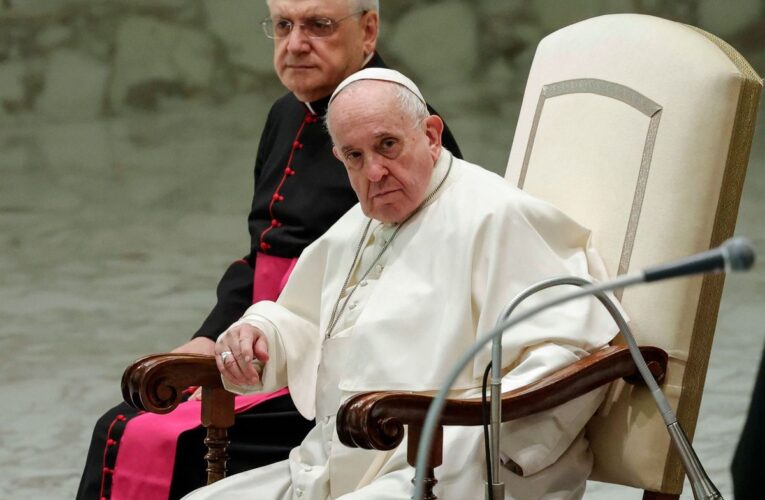 El Papa pide combatir «la infodemia» sobre covid y vacunas