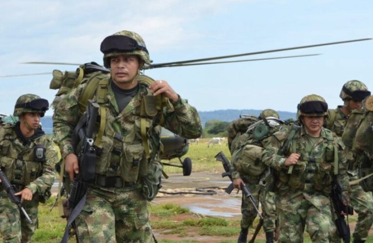 Colombia traslada 2 batallones a la frontera para combatir a la guerrilla