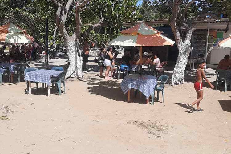 Comerciantes de Macuto esperan que en estos Carnaval mejoren las ventas