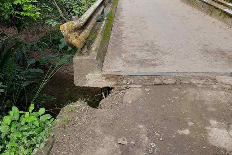 4 puentes entre La Sabana y Chuspa se caen a pedazos