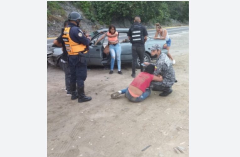 5 heridos en choque de Corolla contra un poste en Tanaguarena