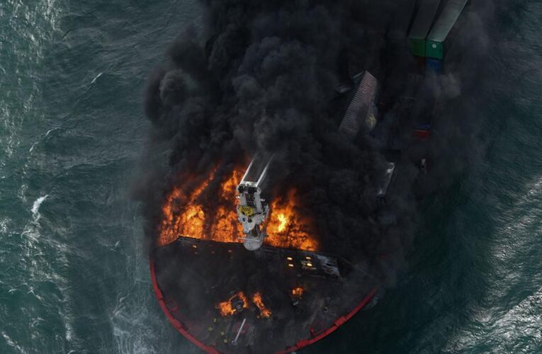 Explotó y se hundió buque petrolero frente a las costas de Nigeria