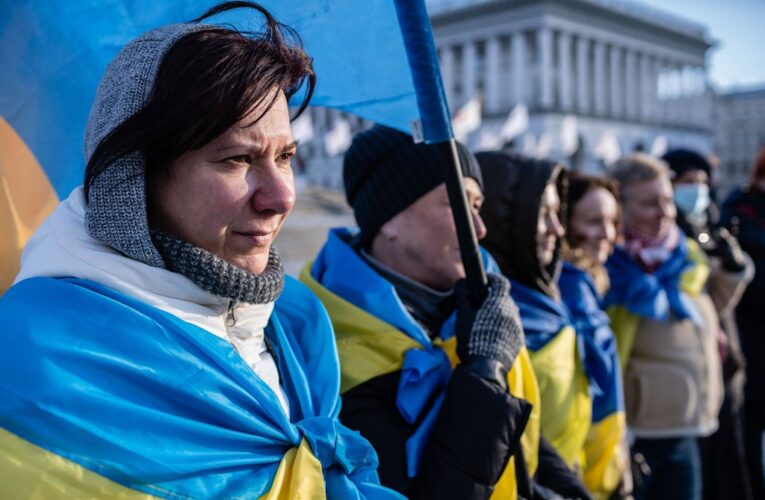 Marchan en Kiev por la unidad de Ucrania         ￼