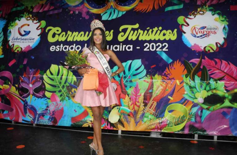 Electa Crismar Durán como Reina de Carnaval de Naiguatá