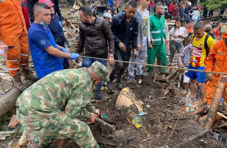 Ascienden a 16 los fallecidos por deslizamiento de tierra en Colombia
