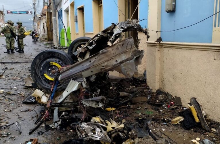 3 heridos en explosión de carro bomba en Colombia