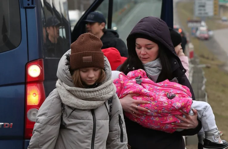 Unos 2 millones de niños han huido de la guerra en Ucrania