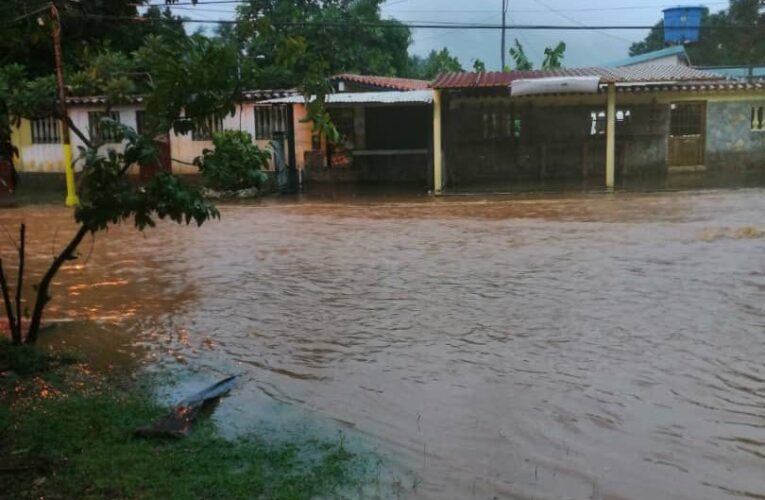 Inundaciones en Nueva Esparta tras fuertes lluvias