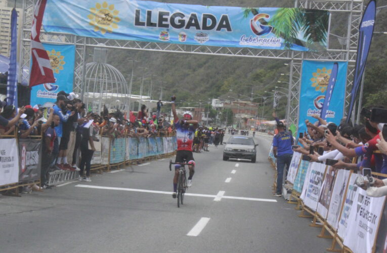 Tachirense Paredes se coronó en Vuelta ciclística La Guaira