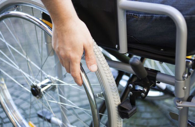 Personas con discapacidad exigen construir rampas en espacios públicos