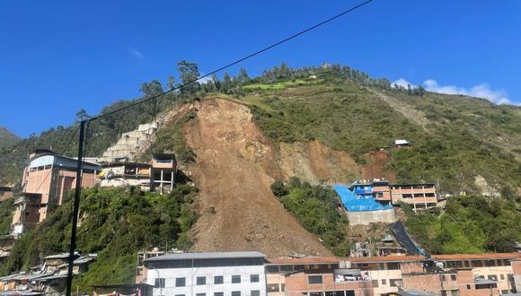 Rescatan a 8 personas tras deslizamiento de tierra en Perú