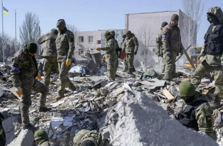 Rusia bombardea cuartel militar en Mikolaiv