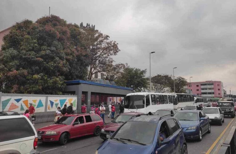 A 12 buses sin permiso de ruta Caracas-La Guaira les retuvieron las placas