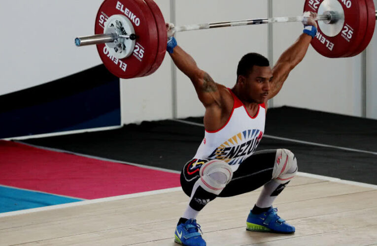 Julio Mayora gana tres medallas de oro en Cuba