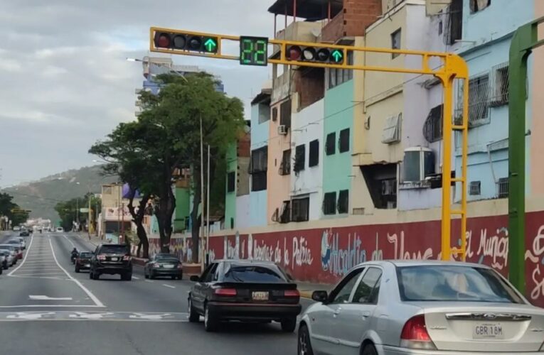 Suárez rompió el contrato con empresa que «reparaba» los semáforos