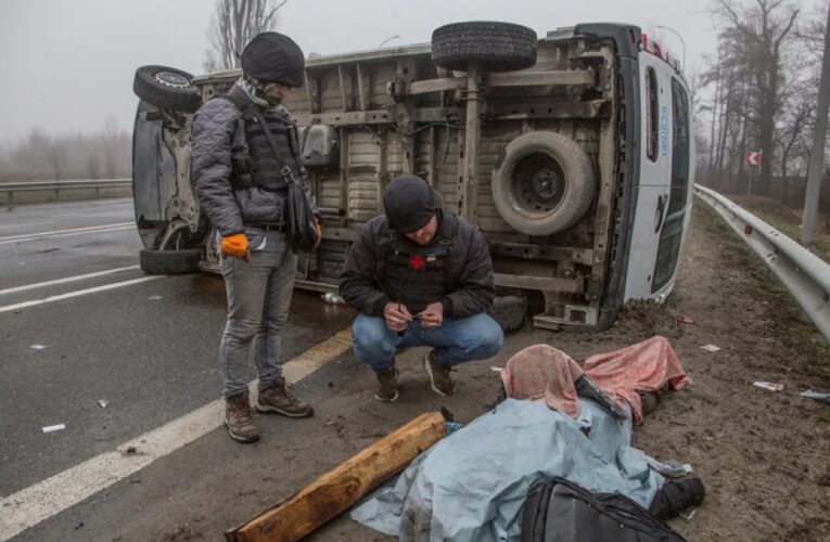 Fuerzas ucranianas recuperan Bucha y hallan cientos de cadáveres