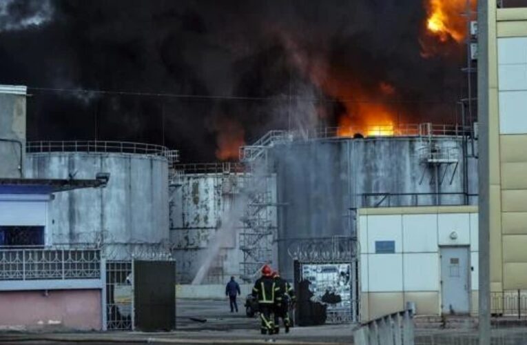 Ejército ruso ataca la mayor refinería de Ucrania