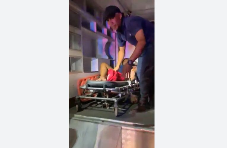 Da a luz dentro de una ambulancia varada por gasolina