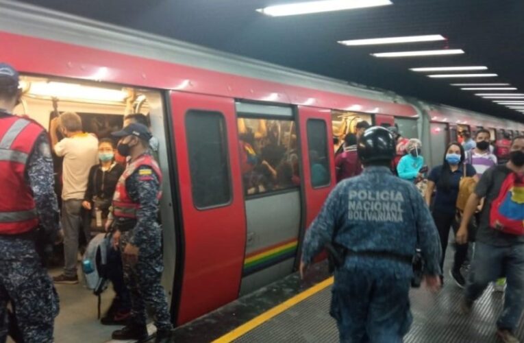 Desalojaron estación del metro en Sabana Grande por explosión