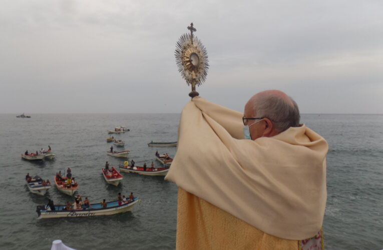 Obispo pide al Gobierno ayudar a los pescadores