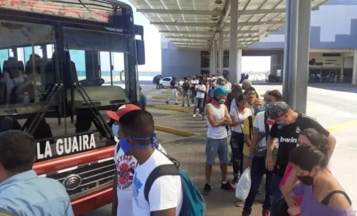 Metrobús trasladará a playeros de estación La Paz a Camurí Chico