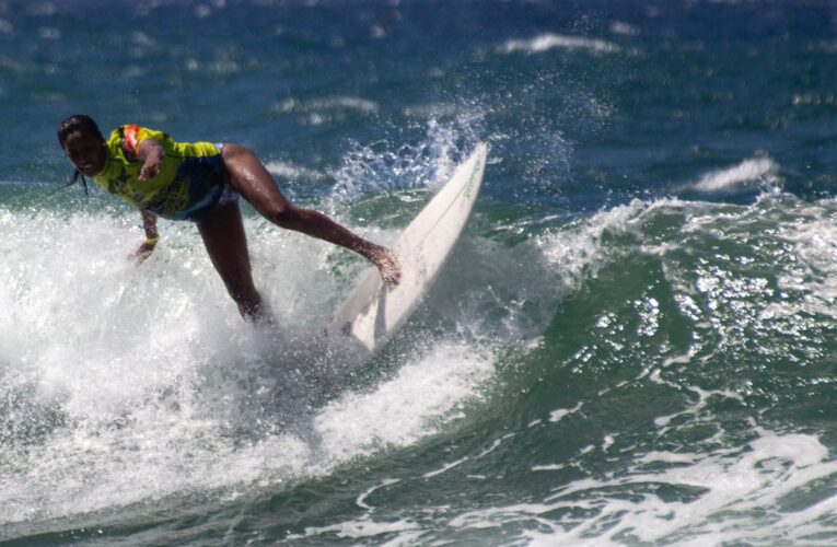 La Pantera Álvarez victoriosa en Surf Open de Todasana