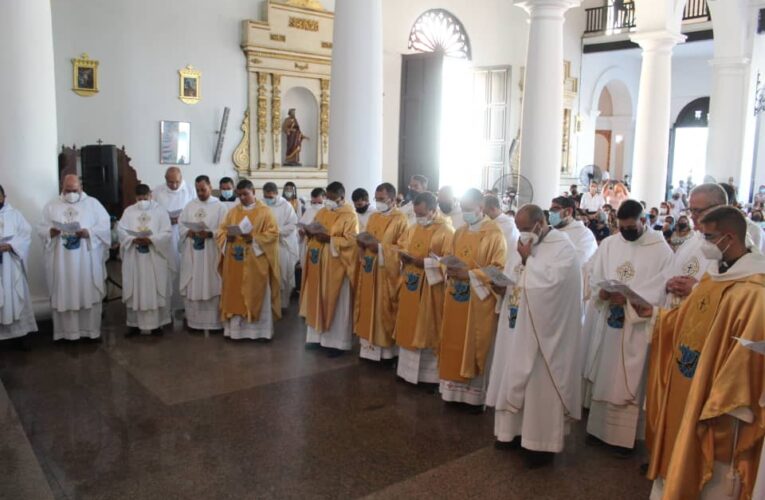 Misa Crismal dio inicio a la Semana Santa en La Guaira
