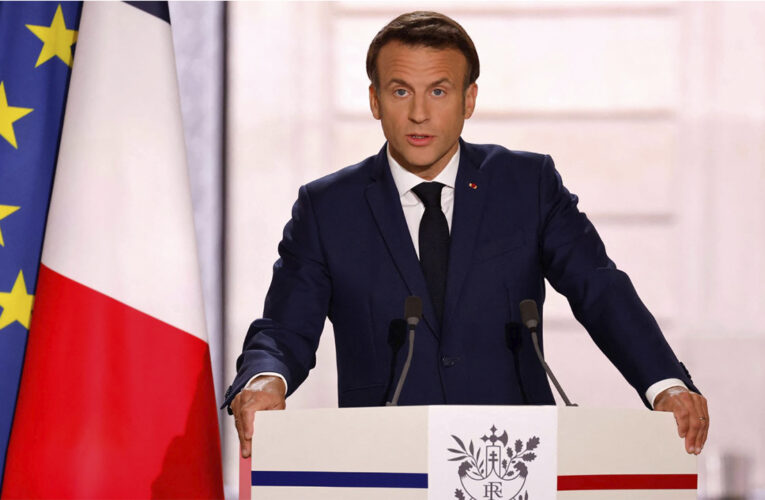“Unir y pacificar” a Francia promete Macron