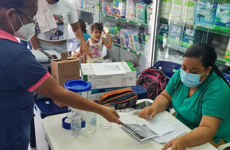 88 personas reciben vacunas anti Covid en jornada gratuita