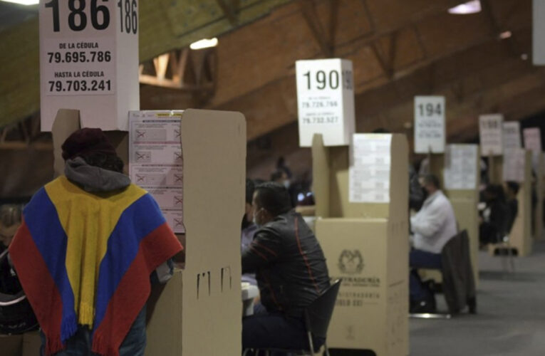 Colombianos acuden hoy a primera vuelta de  elecciones presidenciales