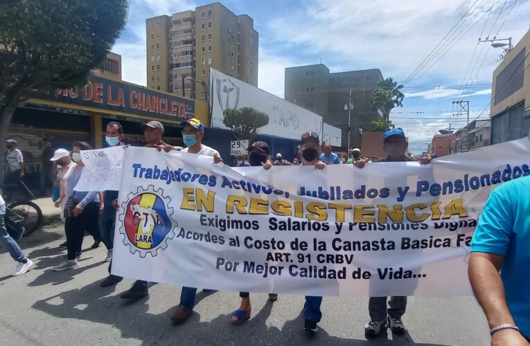 Oficialistas y opositores marchan por el Día del Trabajador