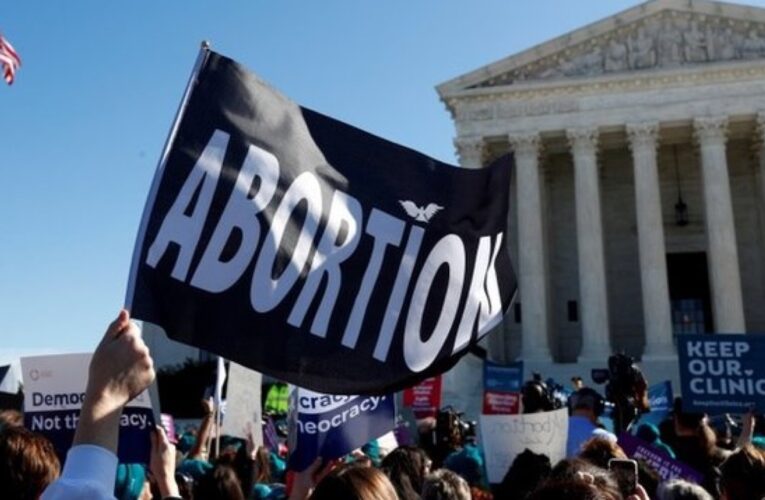 Corte Suprema de EEUU podría revocar el derecho al aborto