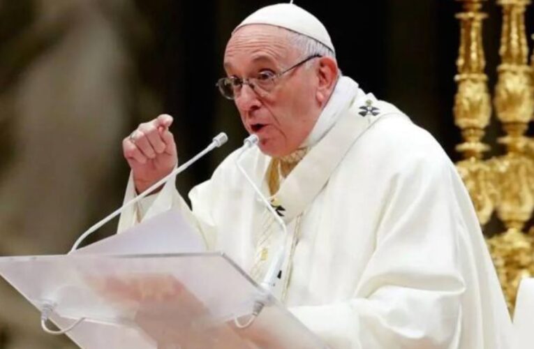Papa Francisco pide asegurar corredores humanitarios para ucranianos