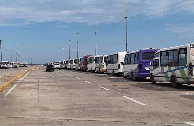 400 buses varados por retraso en suministro de combustible
