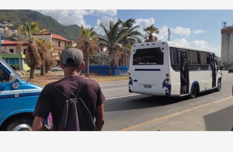 Choferes exigen gasolina a 0,15$ y aumento del pasaje a Bs 2.50