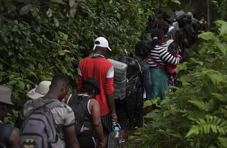 Migrantes venezolanos superan a los haitianos al cruzar el Darién